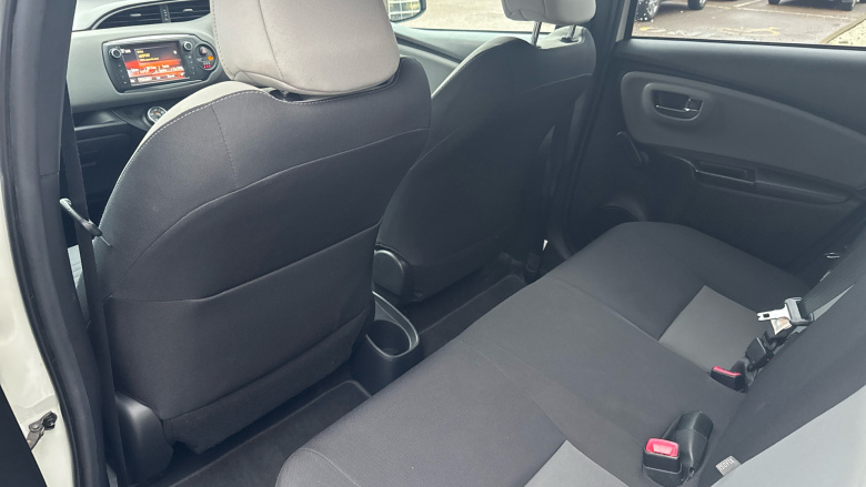 Toyota Yaris 1.33 VVT-i Design 5dr Petrol Hatchback